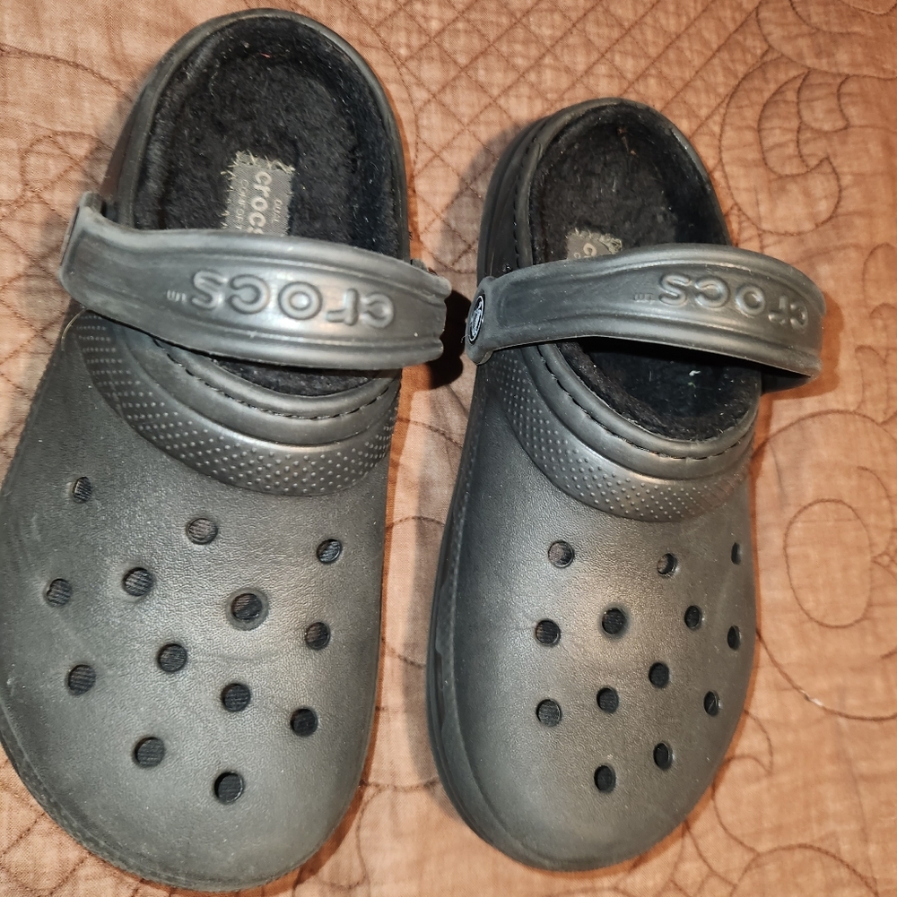 Crocs Kids' Black Clogs Insulated Size J2 black.